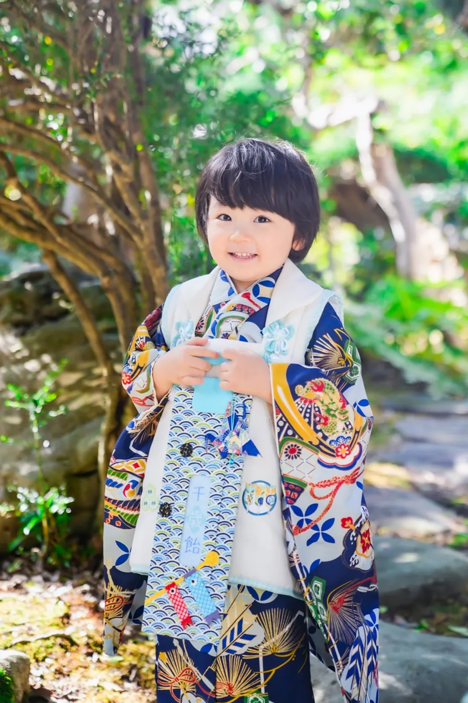古民家の日本庭園で撮影した5歳男の子の羽織袴