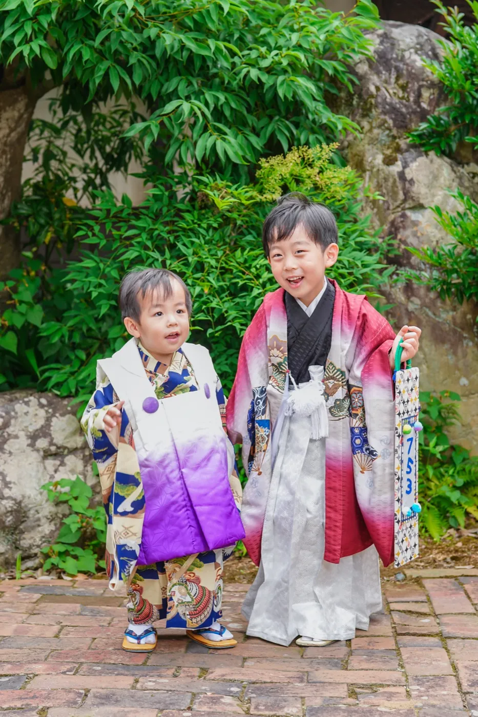 袴姿の兄弟の記念写真